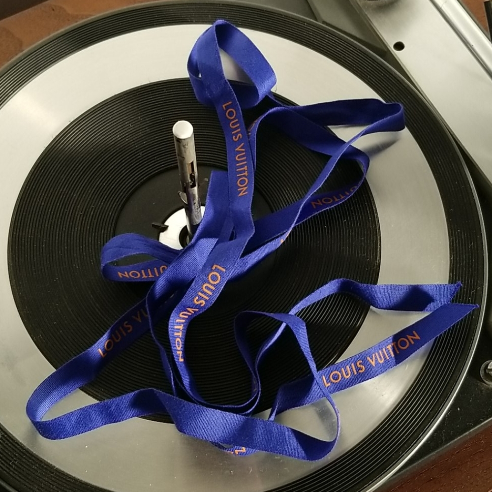 Louis Vuitton Ribbon - Picture 2 of 6